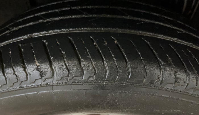 2021 Nissan MAGNITE XE, Petrol, Manual, 66,131 km, Right Rear Tyre Tread