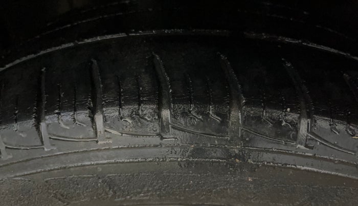 2021 Nissan MAGNITE XE, Petrol, Manual, 66,131 km, Left Front Tyre Tread