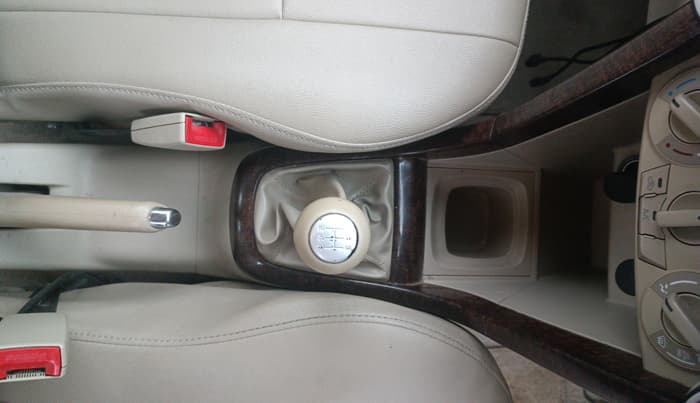 2014 Maruti Swift Dzire VXI, Petrol, Manual, 91,003 km, Gear Lever
