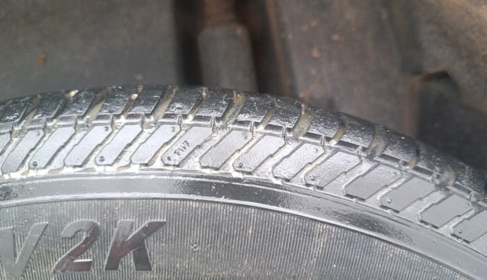 2014 Maruti Swift Dzire VXI, Petrol, Manual, 91,003 km, Left Rear Tyre Tread