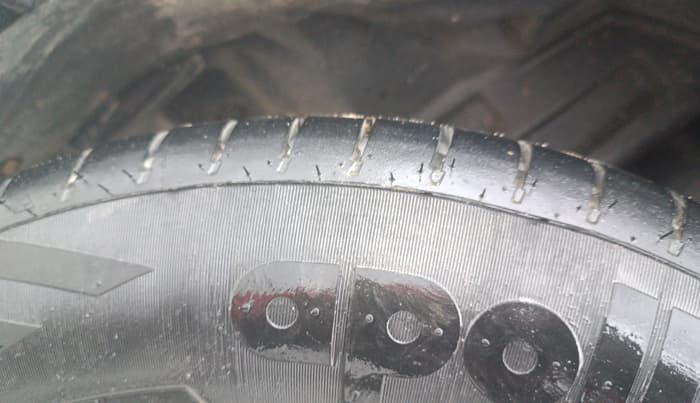 2014 Maruti Swift Dzire VXI, Petrol, Manual, 91,003 km, Right Rear Tyre Tread