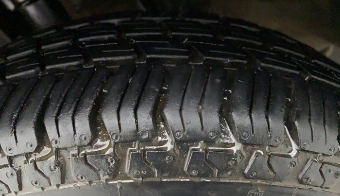 2016 Renault Kwid 1.0 RXT, Petrol, Manual, 44,456 km, Left Front Tyre Tread