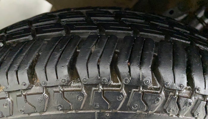 2016 Renault Kwid 1.0 RXT, Petrol, Manual, 44,456 km, Right Rear Tyre Tread