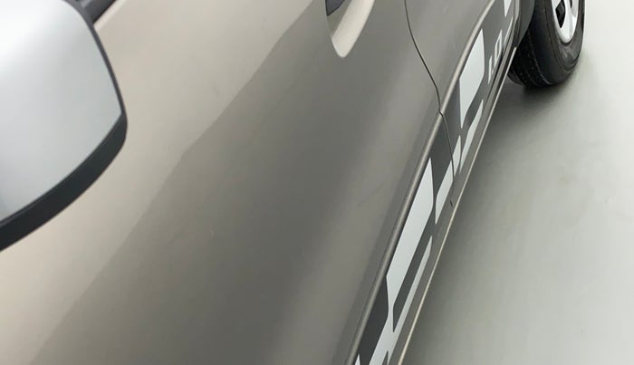 2016 Renault Kwid 1.0 RXT, Petrol, Manual, 44,456 km, Front passenger door - Slightly dented