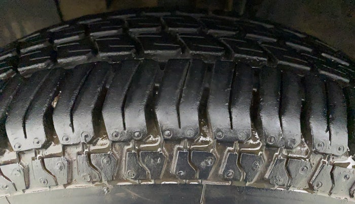 2016 Renault Kwid 1.0 RXT, Petrol, Manual, 44,456 km, Right Front Tyre Tread