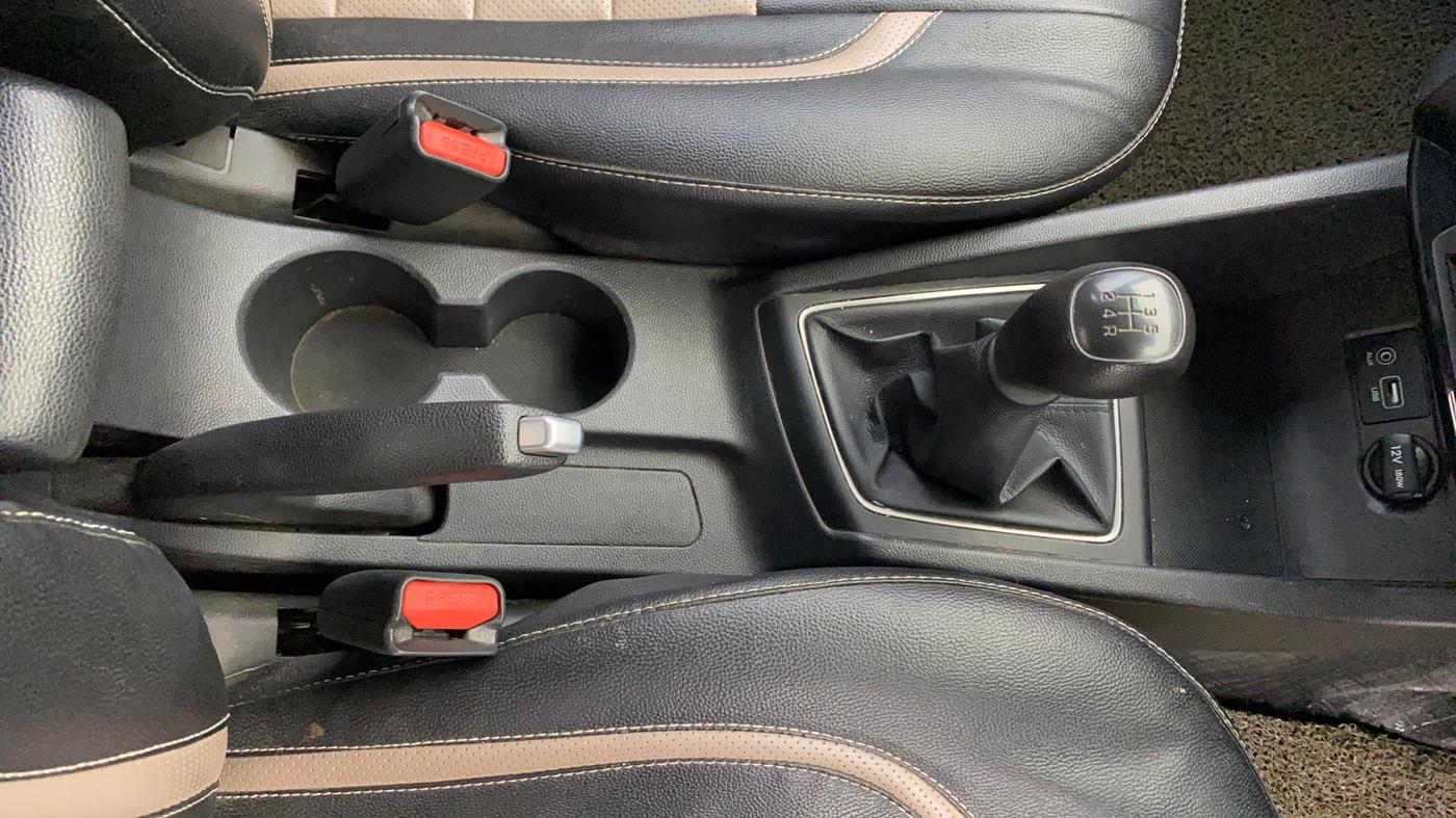 2019 Hyundai Elite i20 MAGNA PLUS 1.2, Petrol, Manual, 51,712 km, Gear Lever