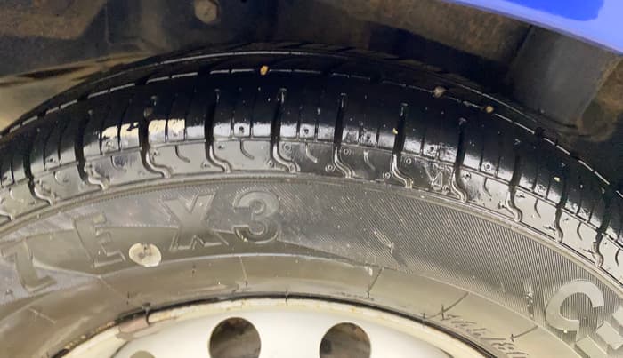 2016 Hyundai Eon ERA +, CNG, Manual, 57,982 km, Left Rear Tyre Tread
