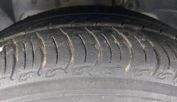 2019 Ford New Figo 1.2 TITANIUM, Petrol, Manual, 48,401 km, Left Front Tyre Tread