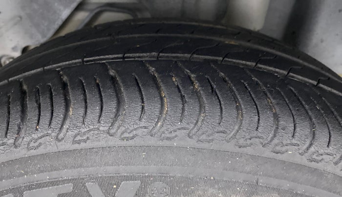2019 Ford New Figo 1.2 TITANIUM, Petrol, Manual, 48,401 km, Left Rear Tyre Tread