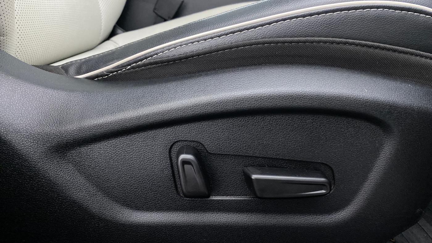2020 Hyundai Creta 1.5 SX (O) AT, Petrol, Automatic, 13,918 km, Driver Side Adjustment Panel