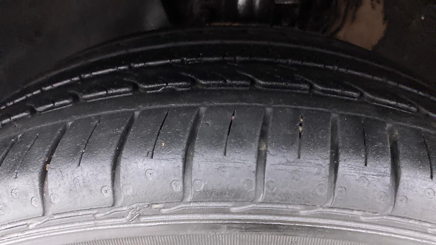 2020 Volkswagen Polo HIGHLINE PLUS 1.0 TSI MT, Petrol, Manual, 27,313 km, Left Front Tyre Tread