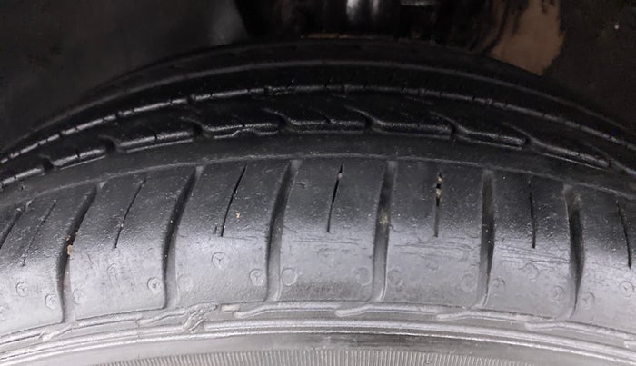 2020 Volkswagen Polo HIGHLINE PLUS 1.0 TSI MT, Petrol, Manual, 27,313 km, Left Front Tyre Tread