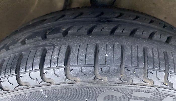 2011 Maruti Alto K10 LXI P, Petrol, Manual, 76,856 km, Right Front Tyre Tread