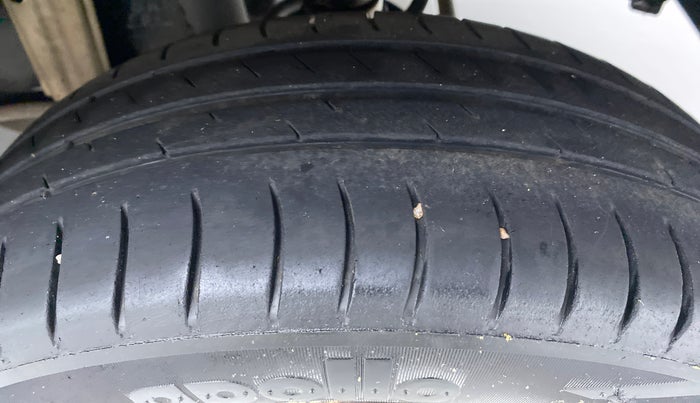 2011 Maruti Alto K10 LXI P, Petrol, Manual, 76,856 km, Left Rear Tyre Tread