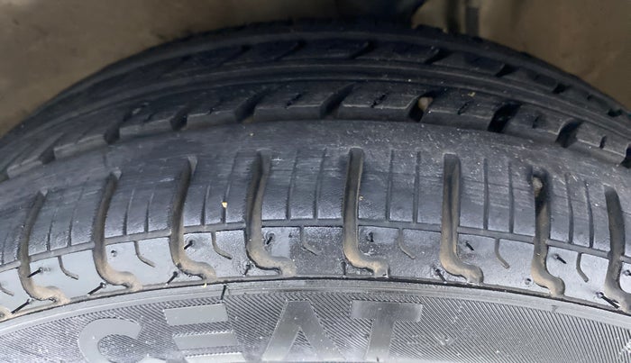 2011 Maruti Alto K10 LXI P, Petrol, Manual, 76,856 km, Left Front Tyre Tread