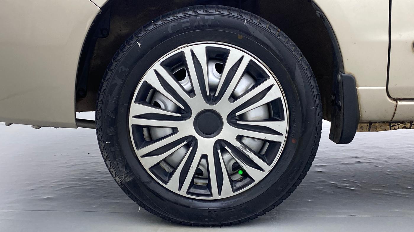 2011 Maruti Alto K10 LXI P, Petrol, Manual, 76,856 km, Left Front Wheel