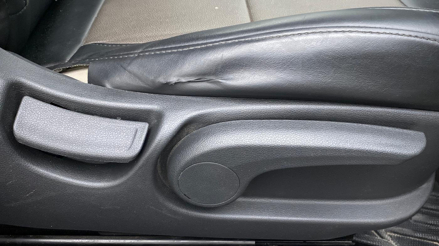2022 Hyundai Verna SX 1.5 VTVT IVT, Petrol, Automatic, 16,626 km, Driver Side Adjustment Panel