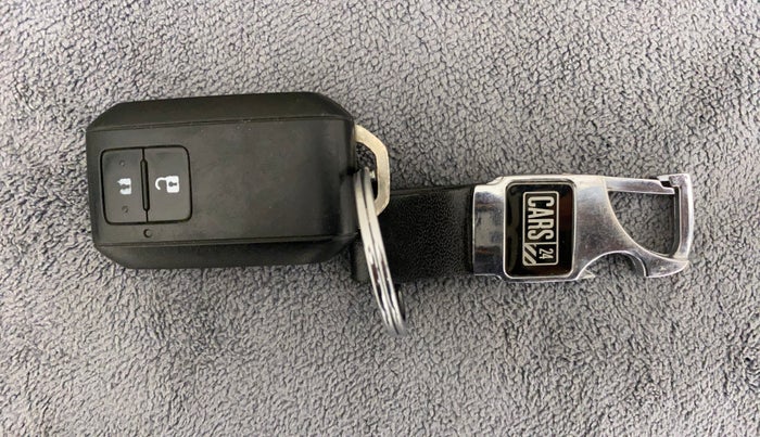 2019 Maruti Baleno ZETA PETROL 1.2, Petrol, Manual, 96,146 km, Key Close Up