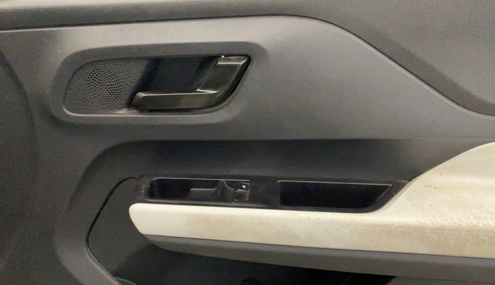 2023 Tata PUNCH PURE MT CNG, CNG, Manual, 35,762 km, Driver Side Door Panels Control