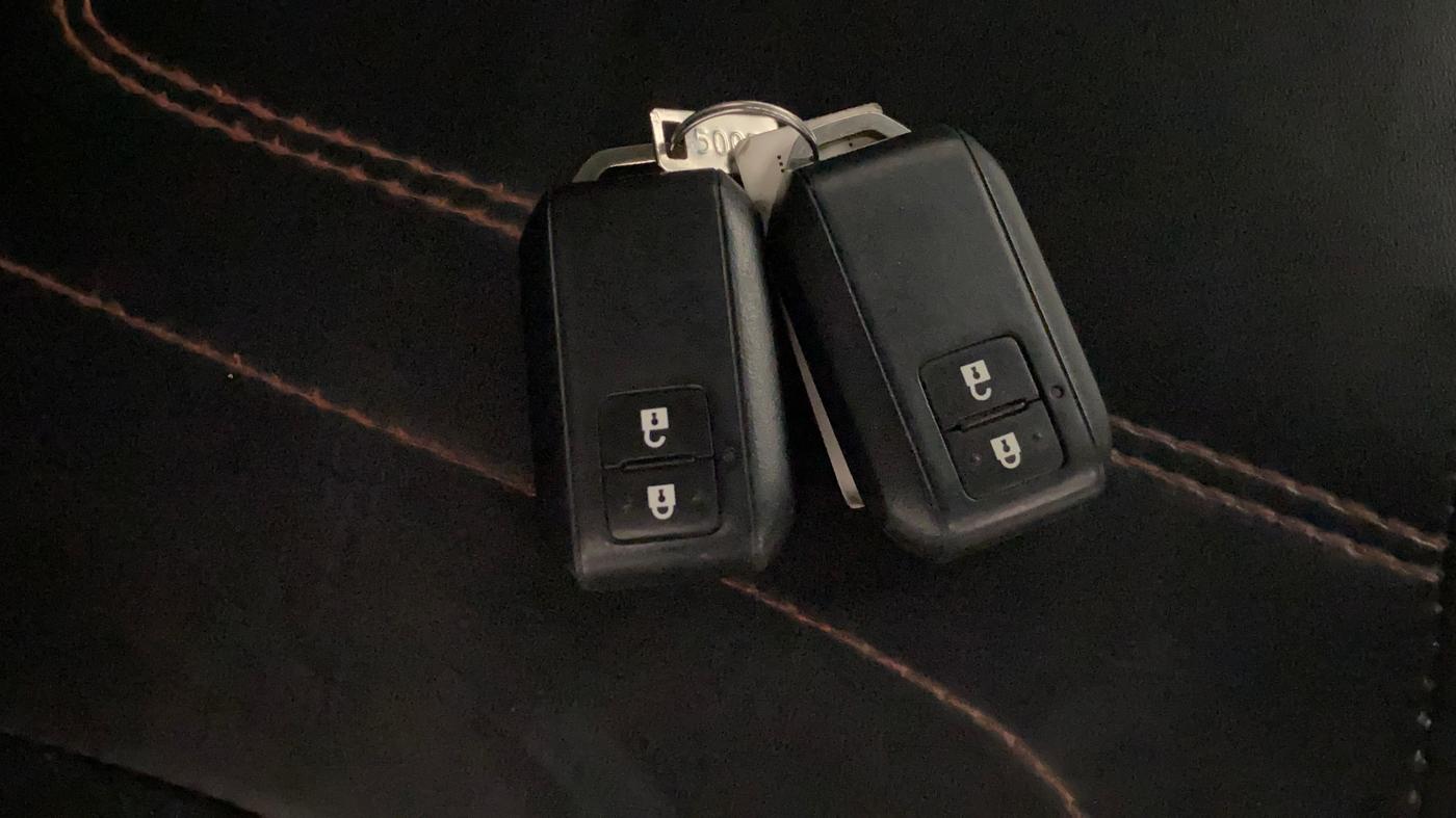 2021 Maruti Swift ZXI PLUS DUAL TONE, Petrol, Manual, 30,399 km, Key Close Up