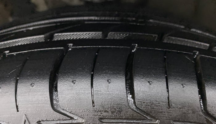 2015 Hyundai Verna 1.6 VTVT SX, Petrol, Manual, 62,728 km, Left Front Tyre Tread