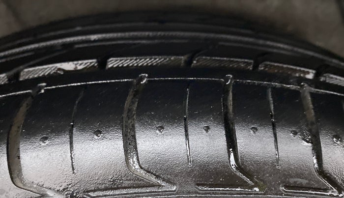 2015 Hyundai Verna 1.6 VTVT SX, Petrol, Manual, 62,728 km, Right Rear Tyre Tread