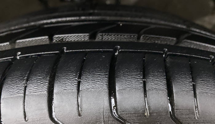 2015 Hyundai Verna 1.6 VTVT SX, Petrol, Manual, 62,728 km, Right Front Tyre Tread