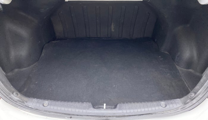 2015 Hyundai Verna 1.6 VTVT SX, Petrol, Manual, 62,728 km, Boot Inside