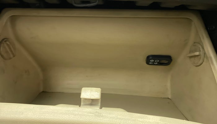 2015 Hyundai Verna 1.6 VTVT SX, Petrol, Manual, 62,728 km, Cooled Glove Box