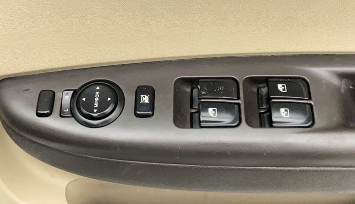 2013 Hyundai i20 SPORTZ 1.2, Petrol, Manual, 41,222 km, Right front window switch / handle - Child Switch not working for windows