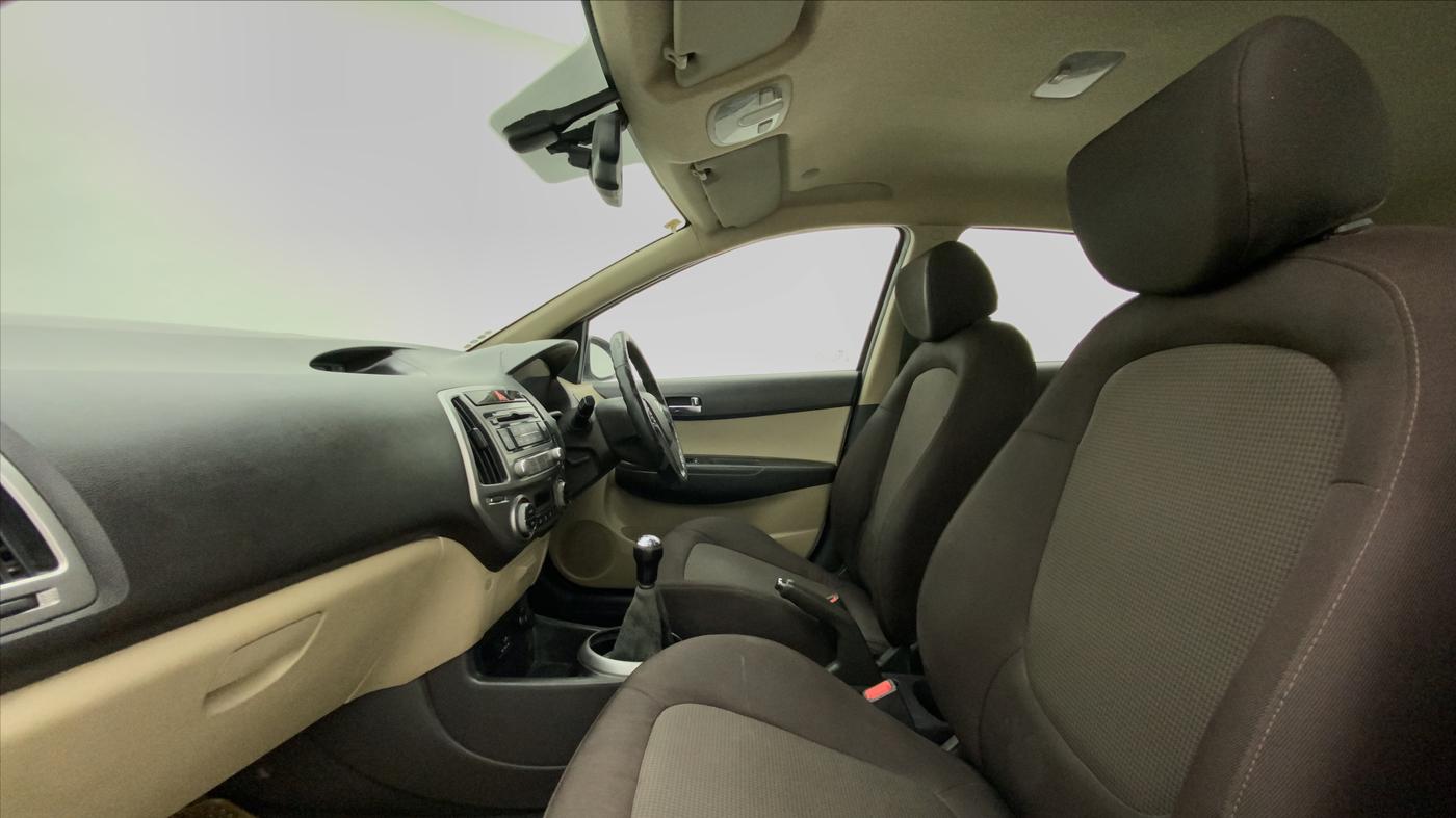 2013 Hyundai i20 SPORTZ 1.2, Petrol, Manual, 41,222 km, Right Side Front Door Cabin
