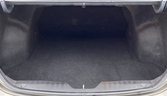 2021 Maruti Ciaz ALPHA  AT 1.5 SHVS PETROL, Petrol, Automatic, 14,010 km, Boot Inside