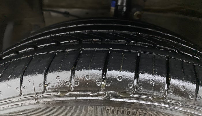 2021 Maruti Ciaz ALPHA  AT 1.5 SHVS PETROL, Petrol, Automatic, 14,010 km, Left Front Tyre Tread