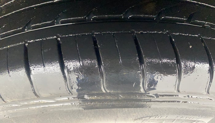 2014 Ford Ecosport TREND 1.5L DIESEL, Diesel, Manual, 1,12,714 km, Left Rear Tyre Tread