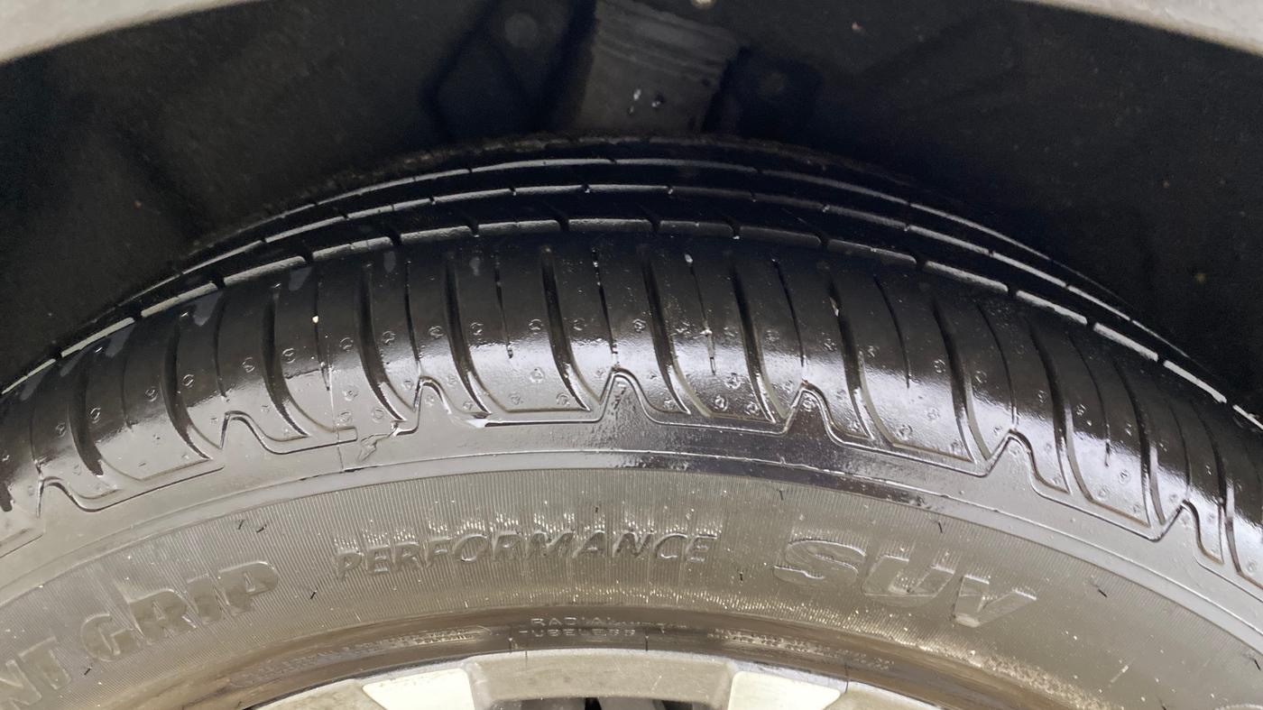 2021 Mahindra XUV700 AX 7 P MT 7 STR, Petrol, Manual, 1,32,878 km, Right Rear Tyre Tread