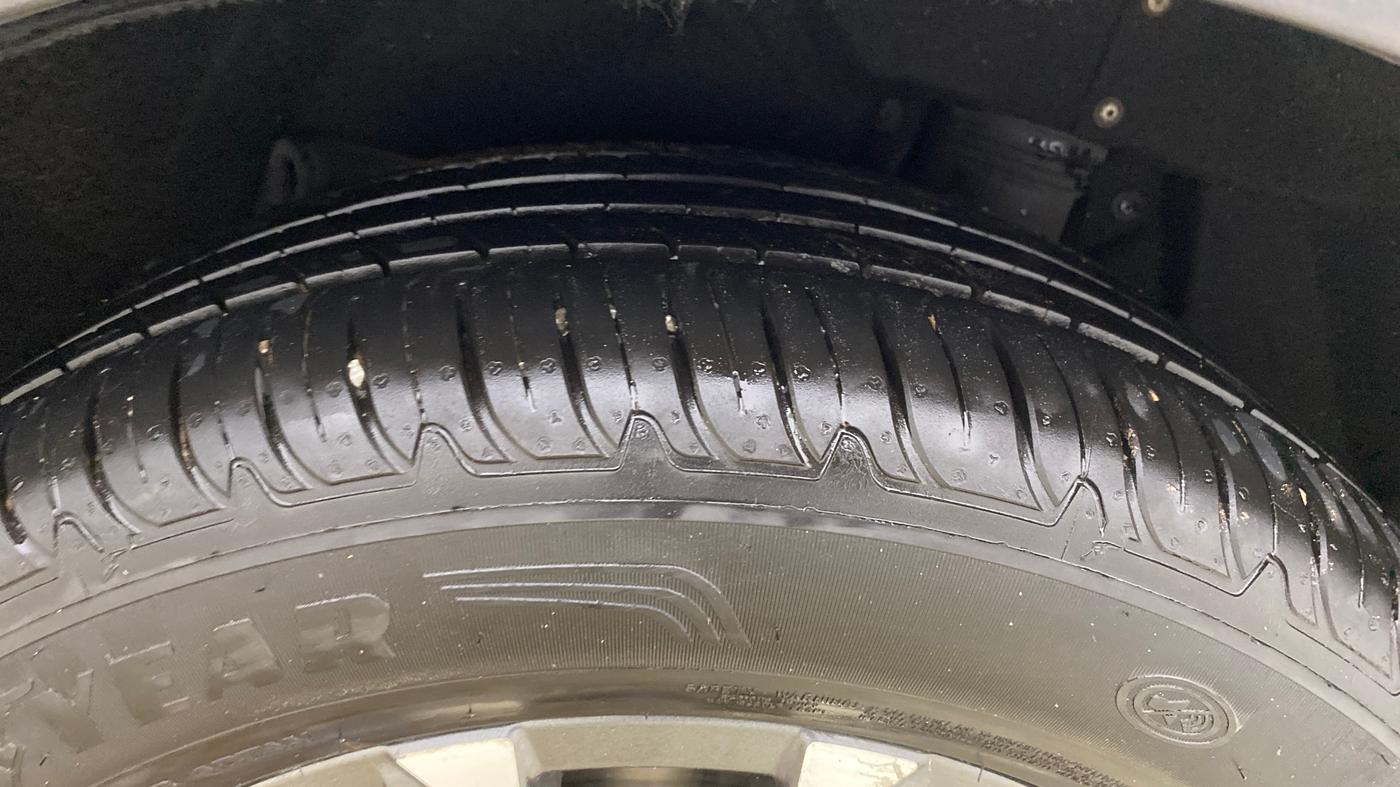 2021 Mahindra XUV700 AX 7 P MT 7 STR, Petrol, Manual, 1,32,878 km, Left Rear Tyre Tread