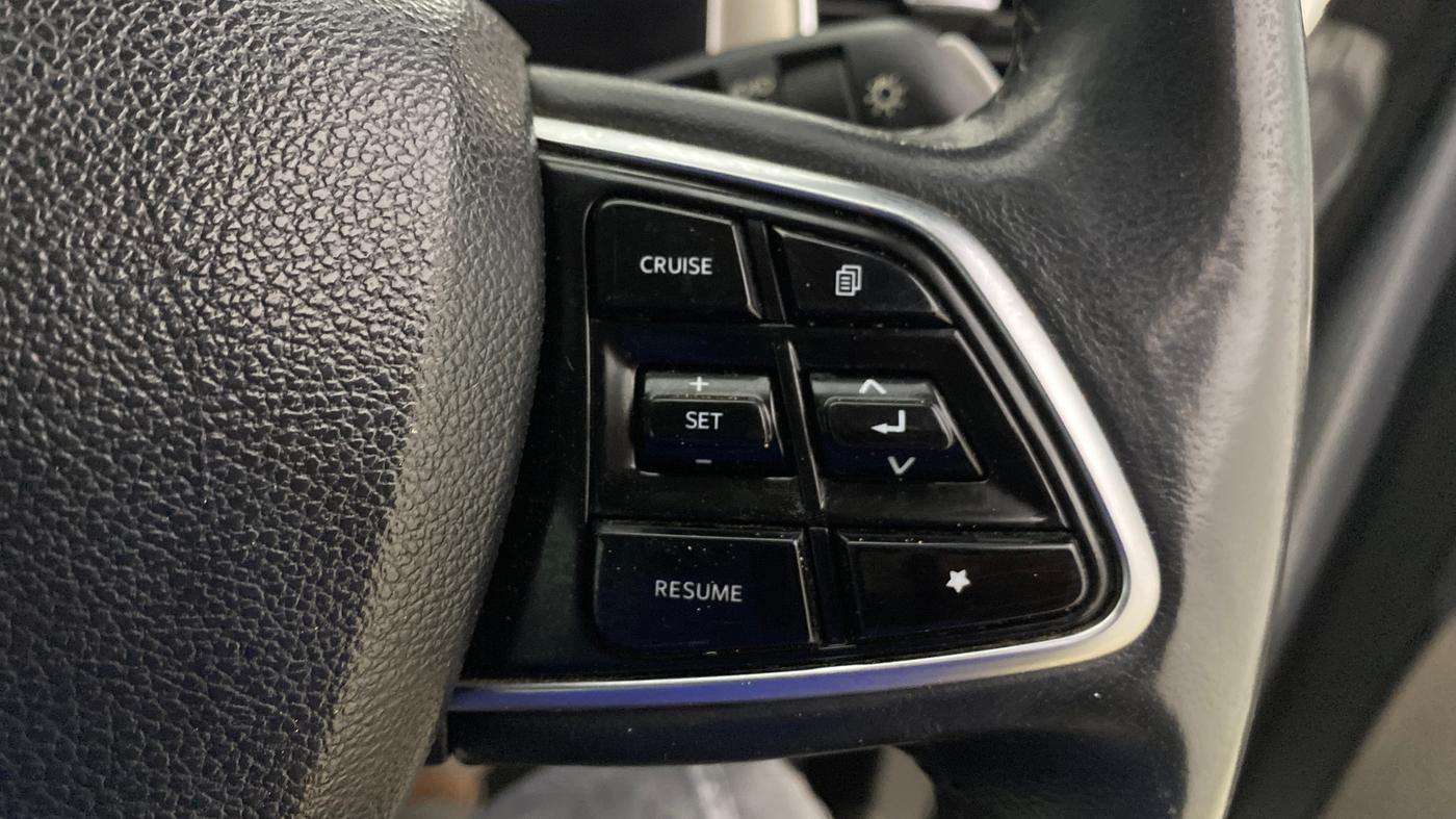 2021 Mahindra XUV700 AX 7 P MT 7 STR, Petrol, Manual, 1,32,878 km, Adaptive Cruise Control