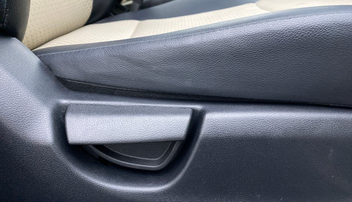 2022 Hyundai NEW SANTRO ERA EXECUTIVE, Petrol, Manual, 68,699 km, Driver Side Adjustment Panel