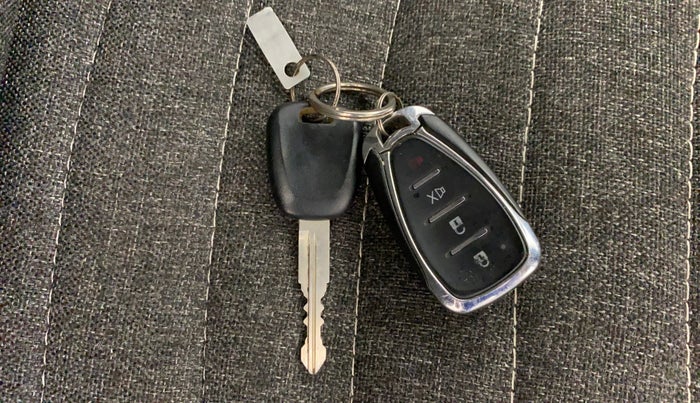 2021 Maruti Baleno SIGMA PETROL 1.2, Petrol, Manual, 33,141 km, Key Close Up
