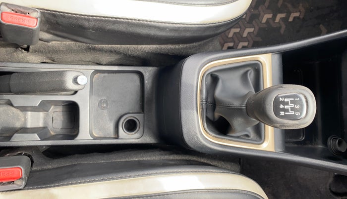 2022 Tata PUNCH ACCOMPLISHED MT, Petrol, Manual, 17,195 km, Gear Lever