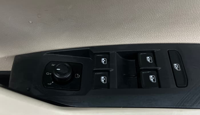 2022 Volkswagen VIRTUS HIGHLINE TSI 1.0 AT, Petrol, Automatic, 66,880 km, Driver Side Door Panels Control