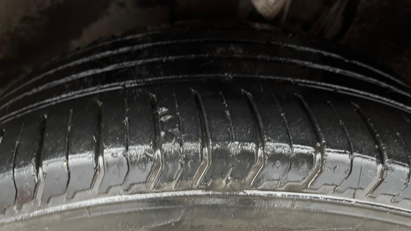 2022 Volkswagen VIRTUS HIGHLINE TSI 1.0 AT, Petrol, Automatic, 66,880 km, Left Front Tyre Tread
