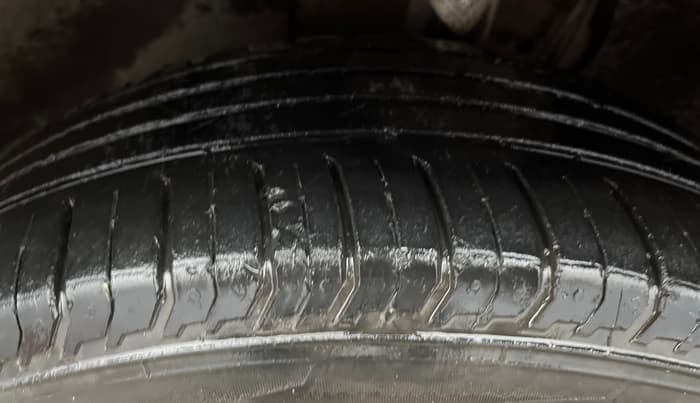 2022 Volkswagen VIRTUS HIGHLINE TSI 1.0 AT, Petrol, Automatic, 66,880 km, Left Front Tyre Tread