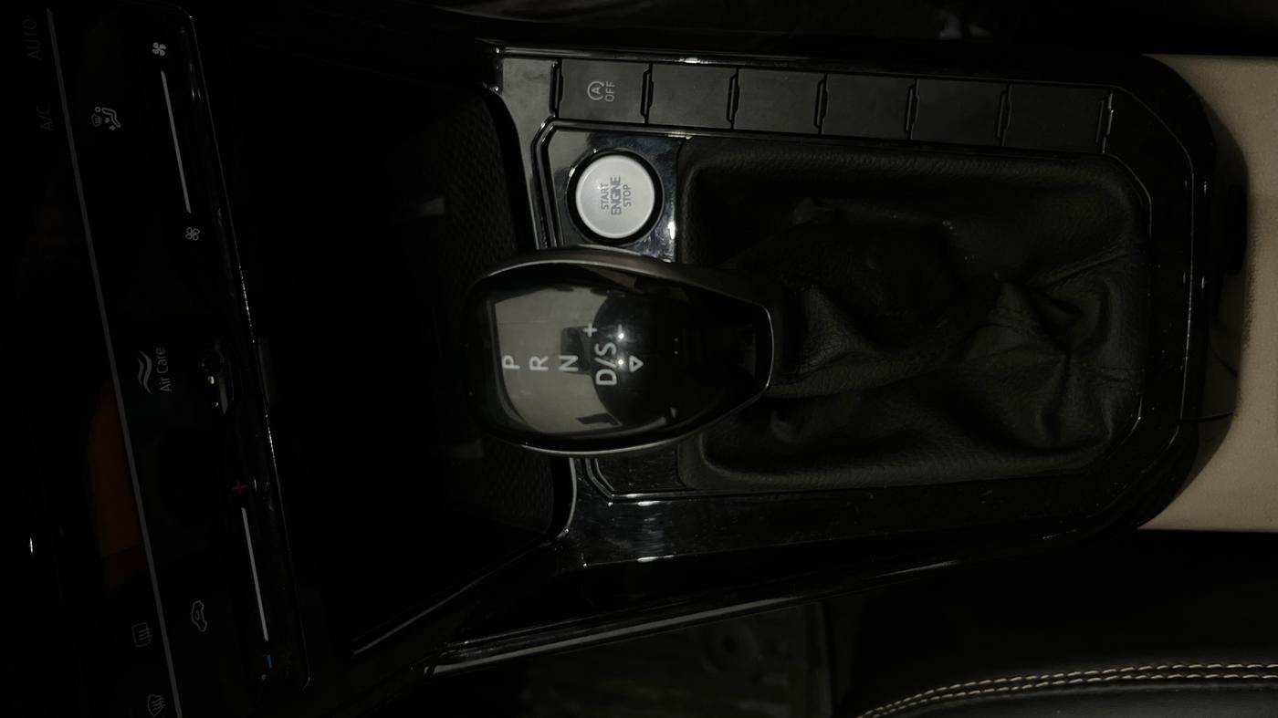 2022 Volkswagen VIRTUS HIGHLINE TSI 1.0 AT, Petrol, Automatic, 66,880 km, Gear Lever