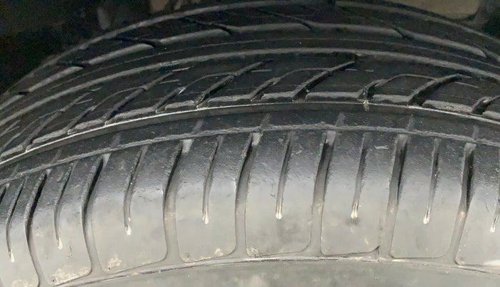 2014 Nissan Terrano XL P, Petrol, Manual, 54,533 km, Right Front Tyre Tread