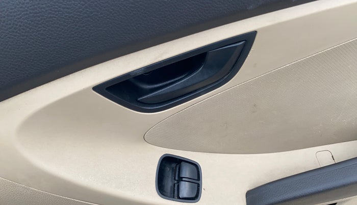 2013 Hyundai Eon ERA +, Petrol, Manual, 96,947 km, Driver Side Door Panels Control