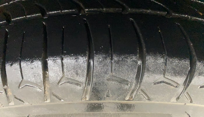 2013 Hyundai Eon ERA +, Petrol, Manual, 96,947 km, Left Rear Tyre Tread