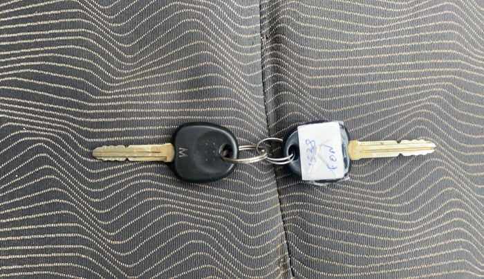 2013 Hyundai Eon ERA +, Petrol, Manual, 96,947 km, Key Close Up