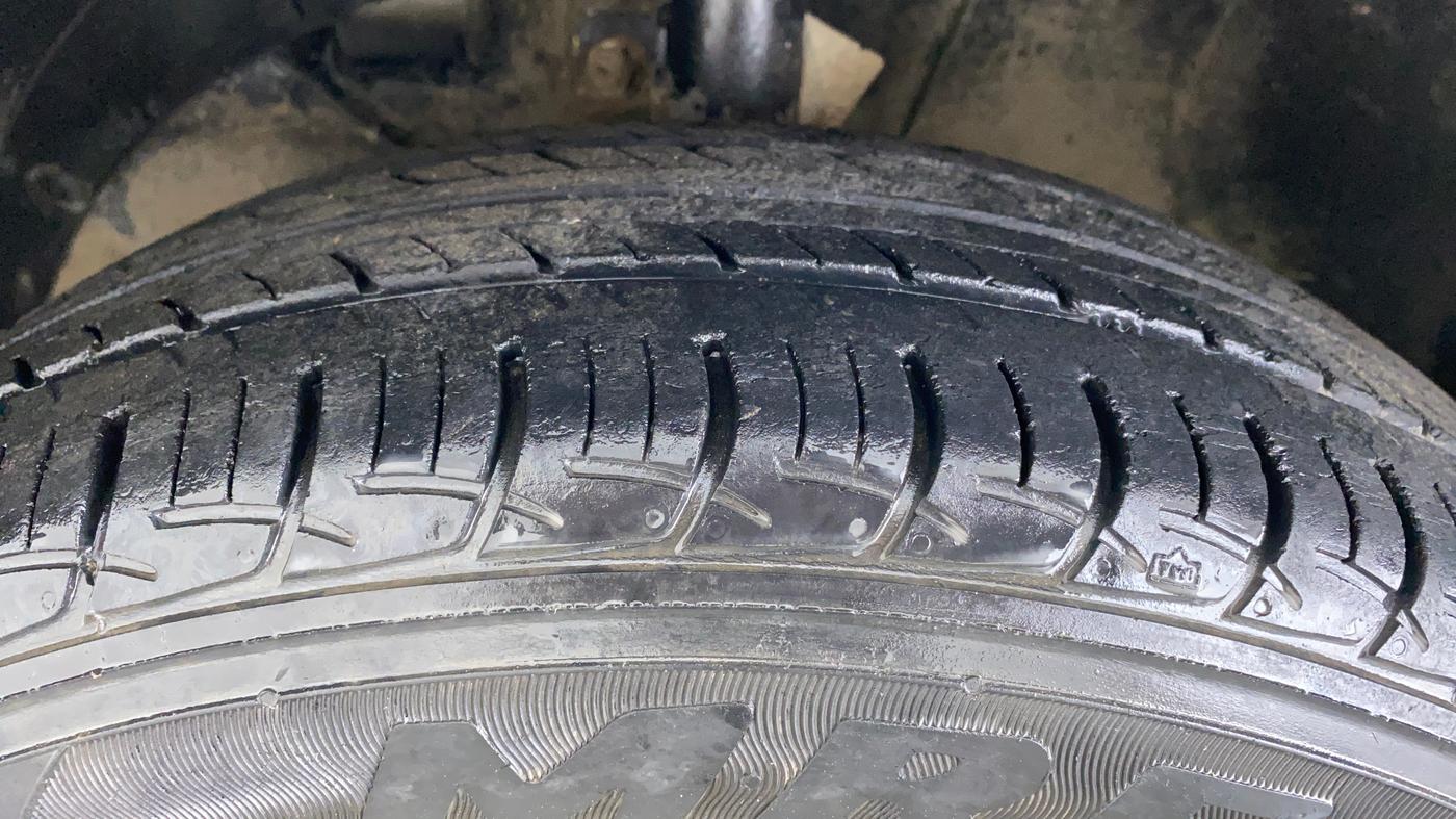 2017 Maruti Baleno DELTA PETROL 1.2, Petrol, Manual, 37,706 km, Left Front Tyre Tread