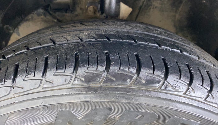 2017 Maruti Baleno DELTA PETROL 1.2, Petrol, Manual, 37,706 km, Left Front Tyre Tread